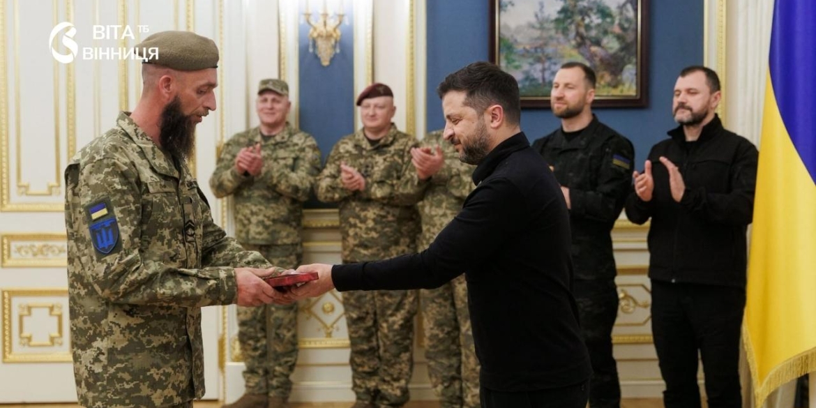 Відбивав штурм гранатами, коли скінчилися набої майстер-сержант вінницької бригади отримав орден «За мужність»