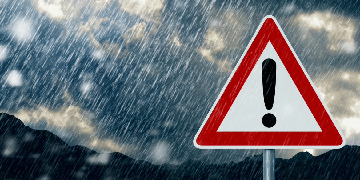 Вінничан попереджають про сильні пориви вітру та дощі 24 квітня