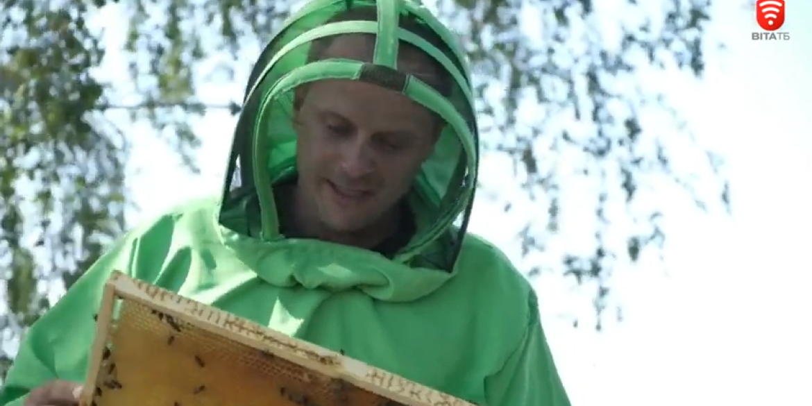 Вінничанин передав 100 літрів меду для воїнів ЗСУ