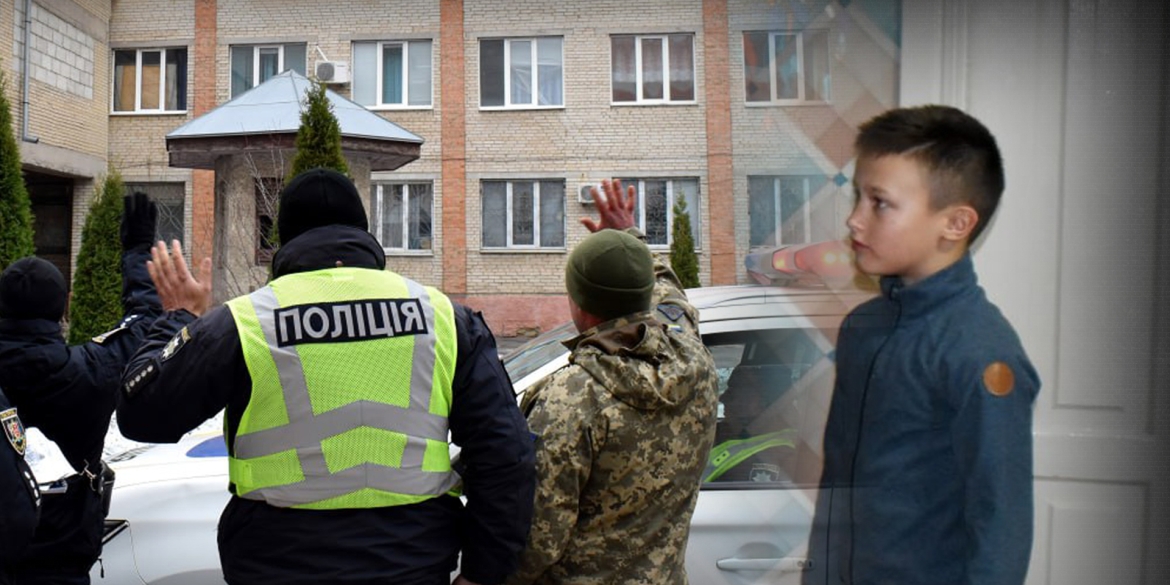 Вінницькі патрульні зворушливо привітали з іменинами сина захисника