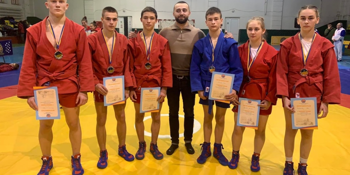 Вінницькі спортсмени привезли вісім медалей із чемпіонатів з боротьби самбо
