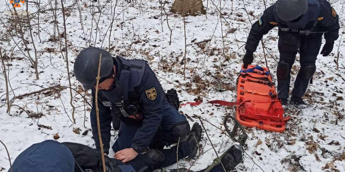 Вінницьких рятувальників навчали виявляти та знешкоджувати боєприпаси