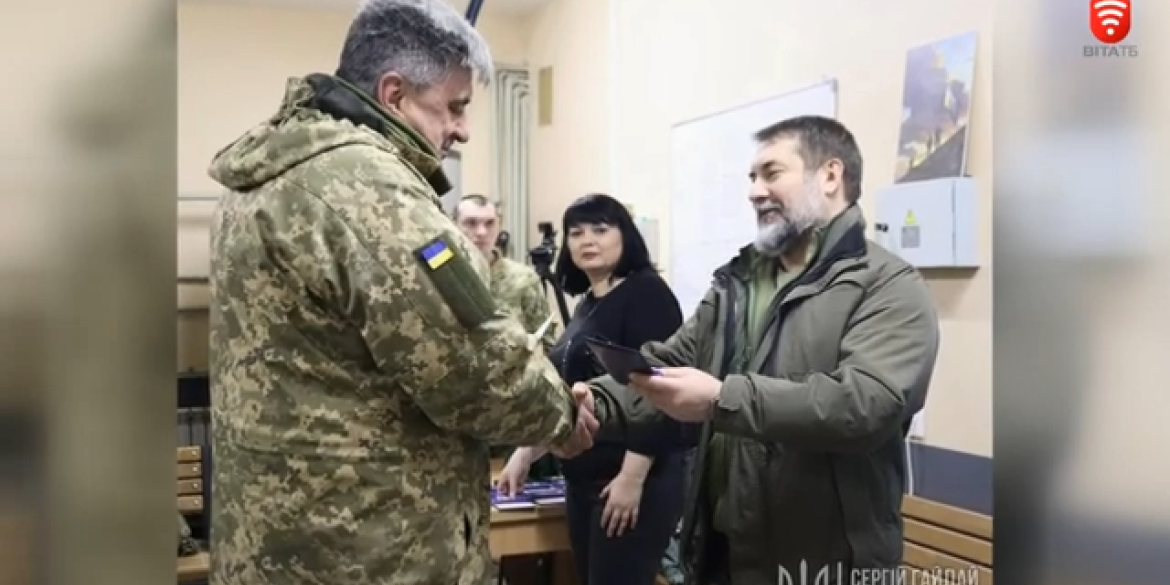 Вінницького хірурга нагородили відзнакою «Захиснику Луганщини»