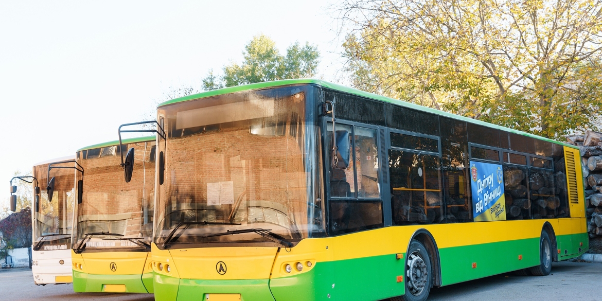 Вінниця передала Дніпру три муніципальних автобуси