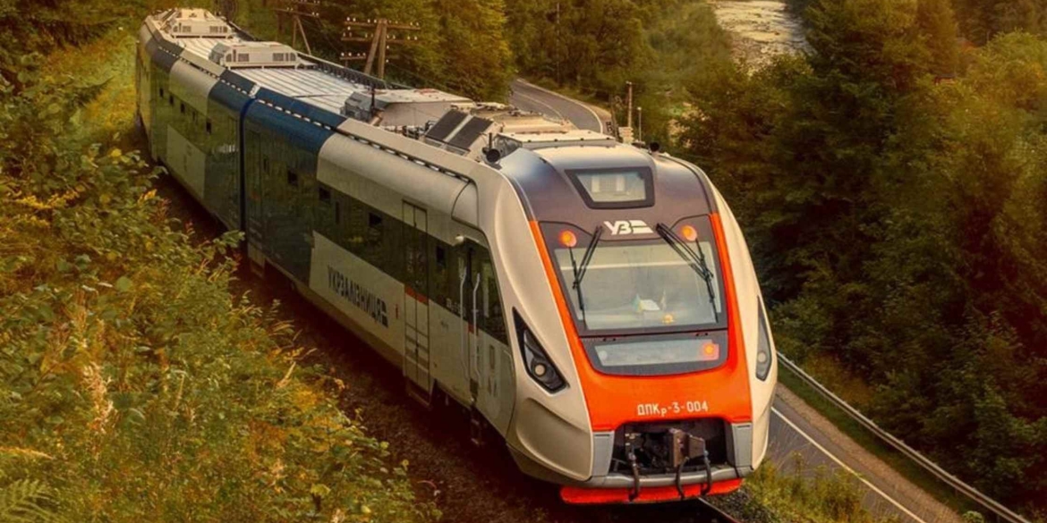 Вінничан запрошують помилуватись Карпатами восени разом з Укрзалізницею 