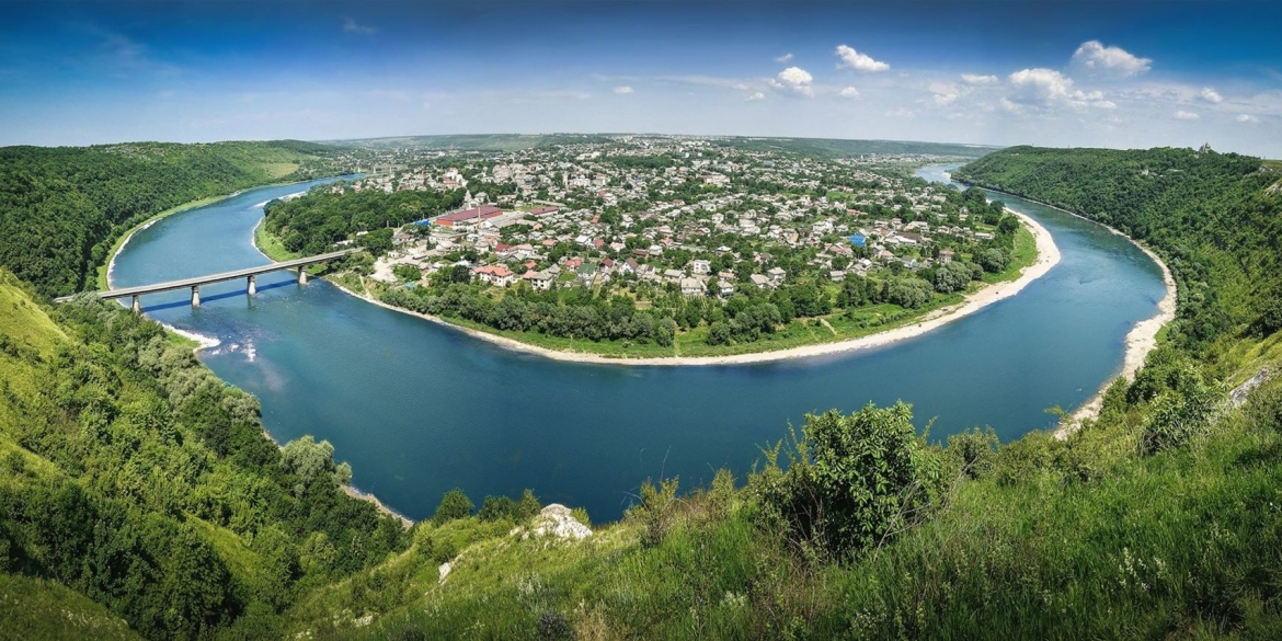 Вінничан запрошують в одноденний тур «Заліщики та Джуринський водоспад»