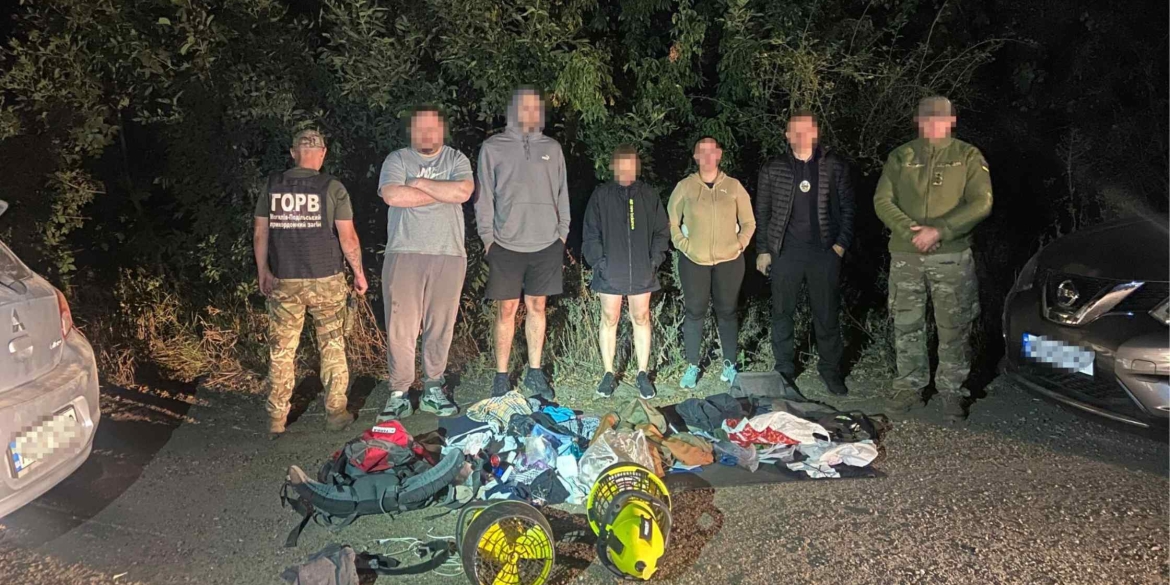 Вінничанки обіцяли влаштувати переправу через кордон для трьох чоловіків
