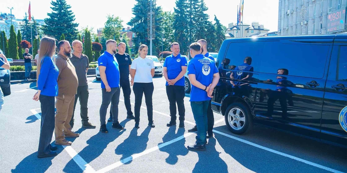 Вінничани передали авто Координаційному штабу з питань поводження з військовополоненими