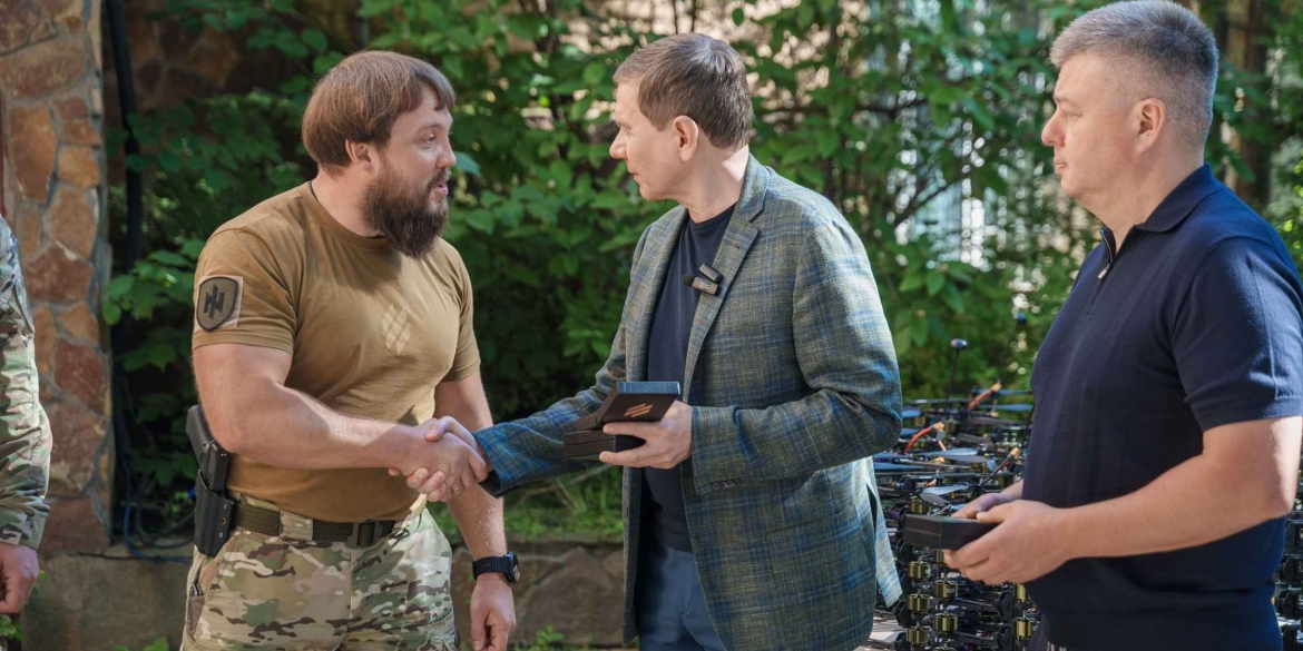 Вінничани передали бійцям Третьої штурмової бригади ще 200 FPV-дронів