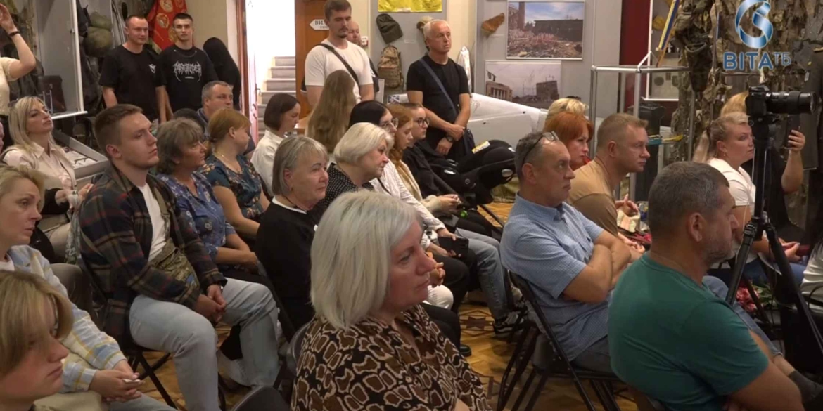 Вінничани вшанували пам’ять льотчика-штурмана вертольота Дениса Бадіку
