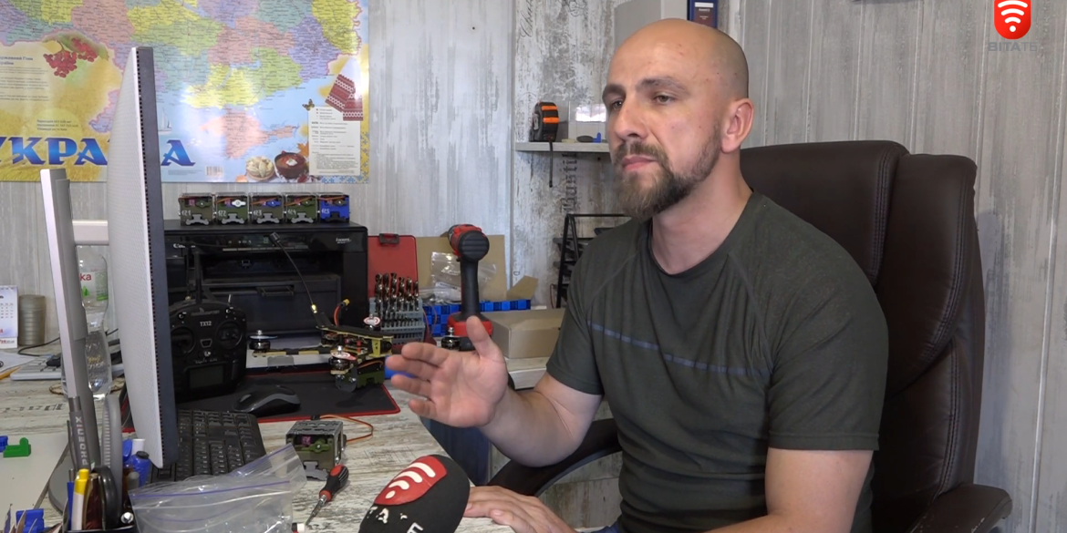 Вінничани виготовляють системи скидання боєприпасів на дрони-камікадзе для українських військових