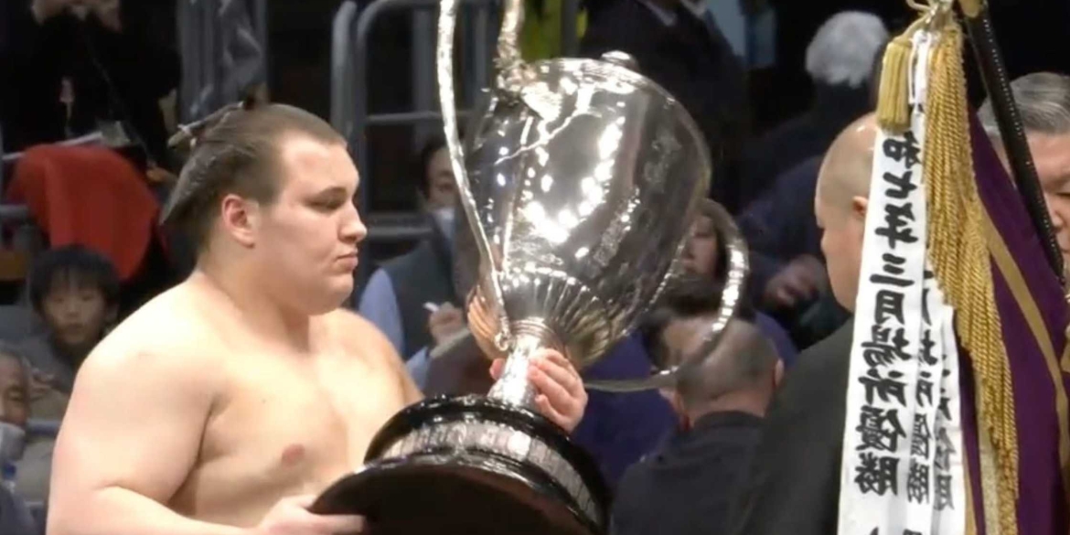 Вінничанин Аонішікі здобув перемогу вищої ліги японського сумо