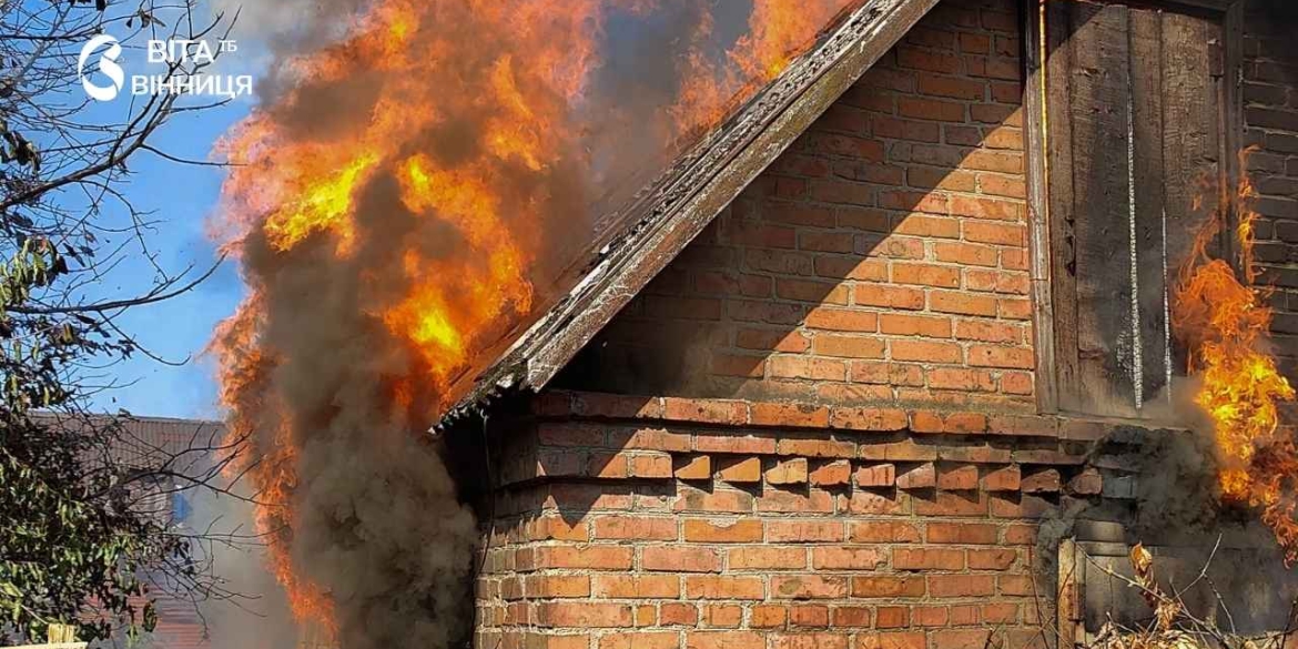 Вінничанин намагався врятувати своє майно з вогню й потрапив з опіками до лікарні