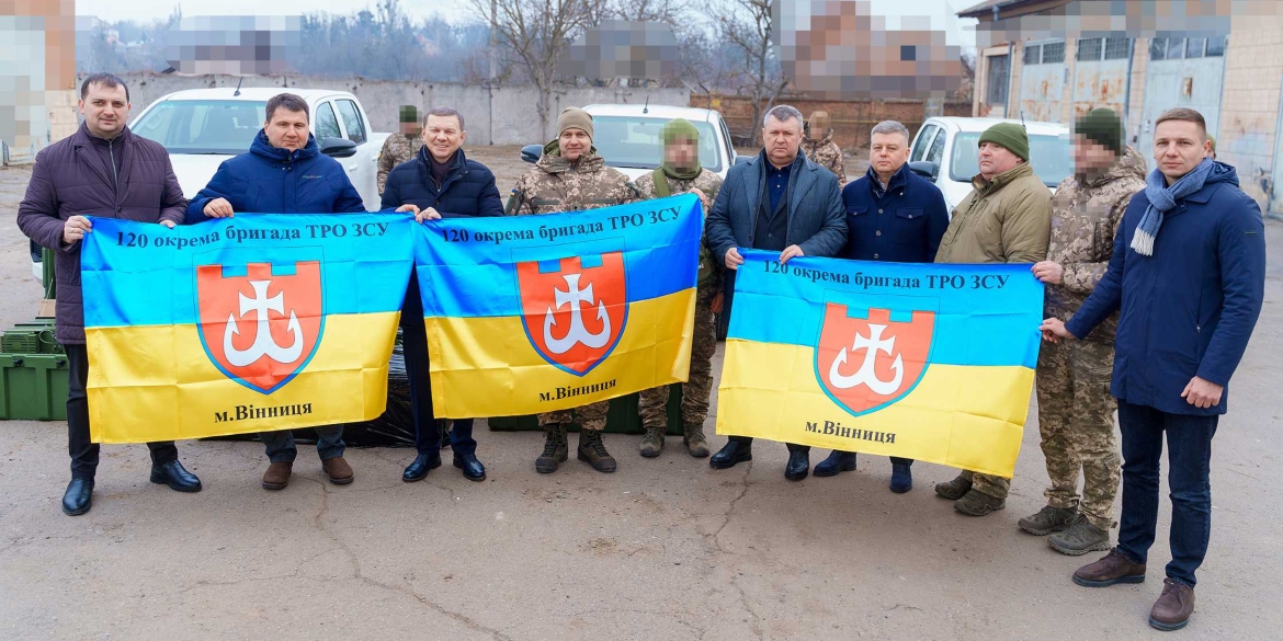 Вінницька громада передала п’ять пікапів та РЕБ для 120 бригади ТрО