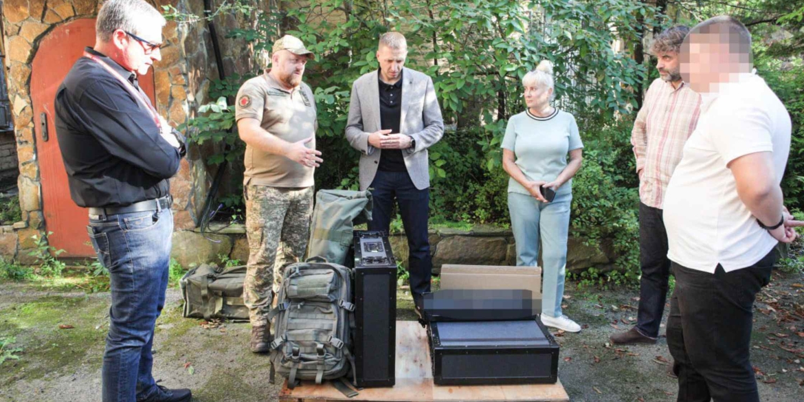 Вінницька міська рада передала спецтехніку бійцям «Червоної калини»