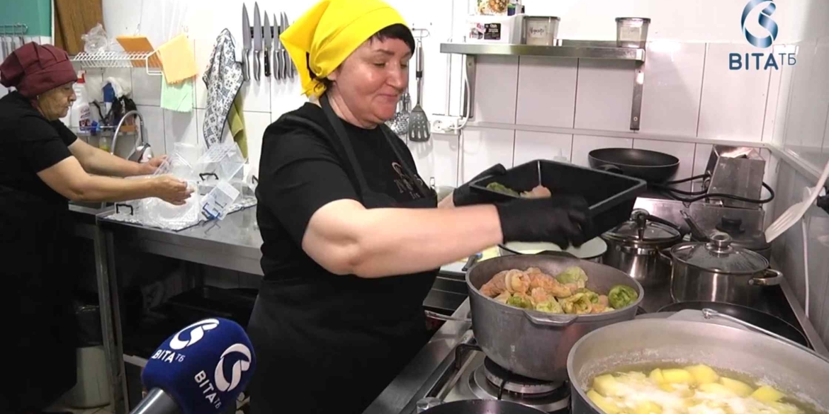 Вінницьке кафе готує смачні гарячі обіди для поранених у шпиталі