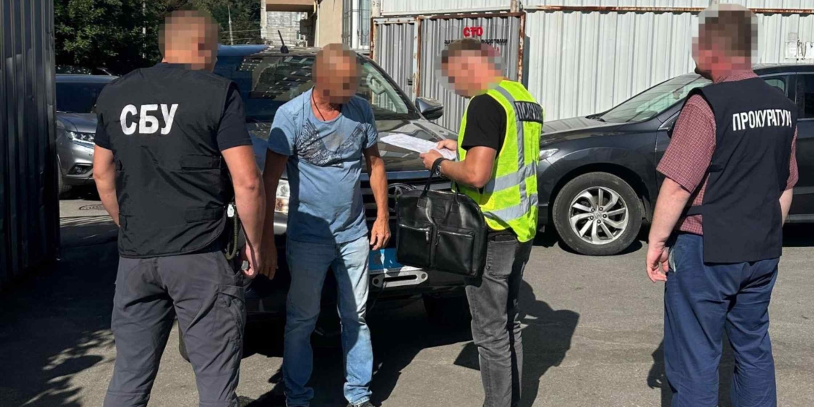 Вінницькі “благодійники” торгували гуманітарними автомобілями для ЗСУ