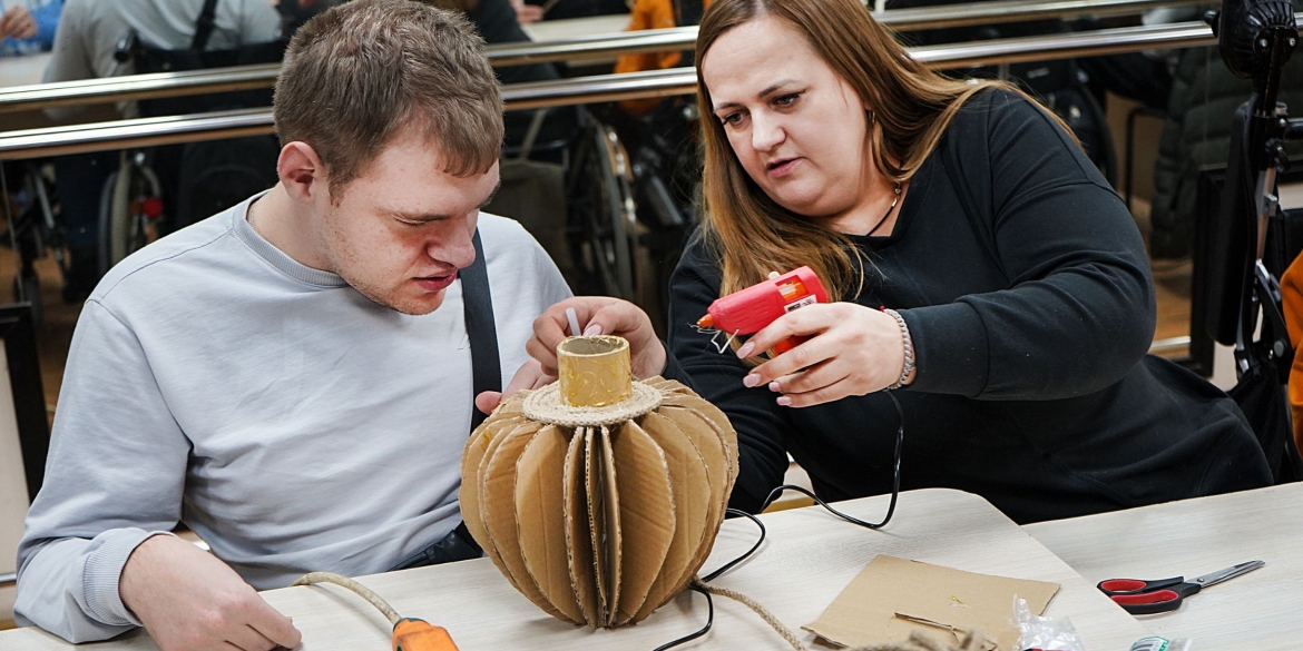 Вінницькі «Експерименти» як у центрі «Гармонія» поєднують творчість та реабілітацію