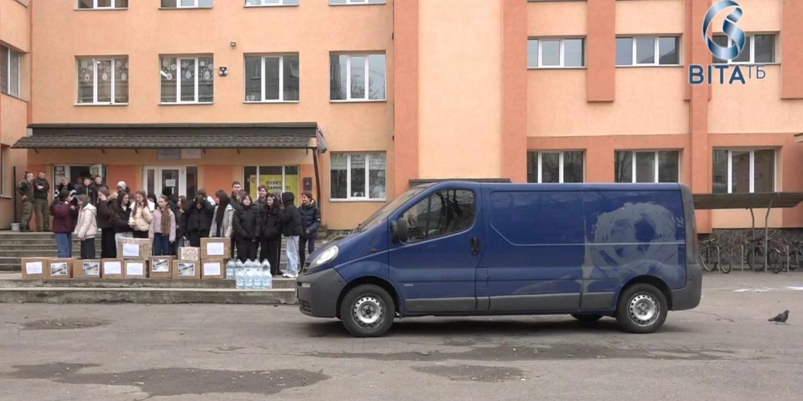  Вінницькі ліцеїсти передали мікроавтобус військовій бригаді