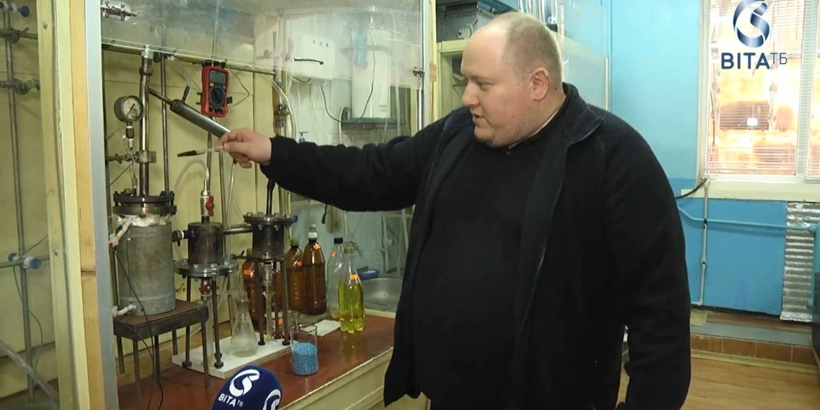Вінницькі науковці використовують установку, яка перетворює сміття на бензин