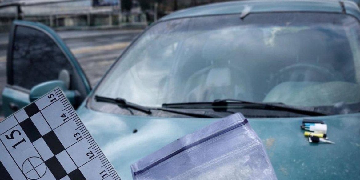 Вінницькі патрульні зупинили п'яного водія з пакетиком білого порошку