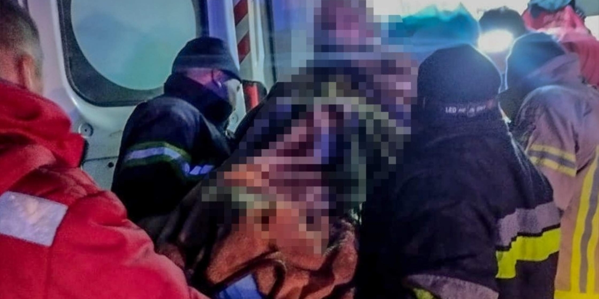 Вінницькі рятувальники три кілометри несли пенсіонерку до автомобіля “швидкої допомоги”