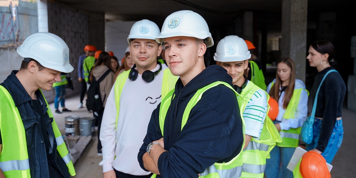 Вінницькі студенти побували на будівництві муніципальної багатоповерхівки