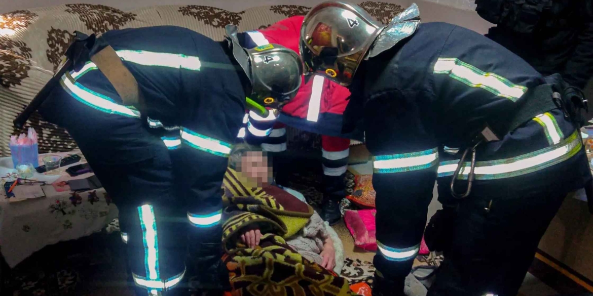 Вінницьких надзвичайників тричі викликали на аварійне відкриття дверей