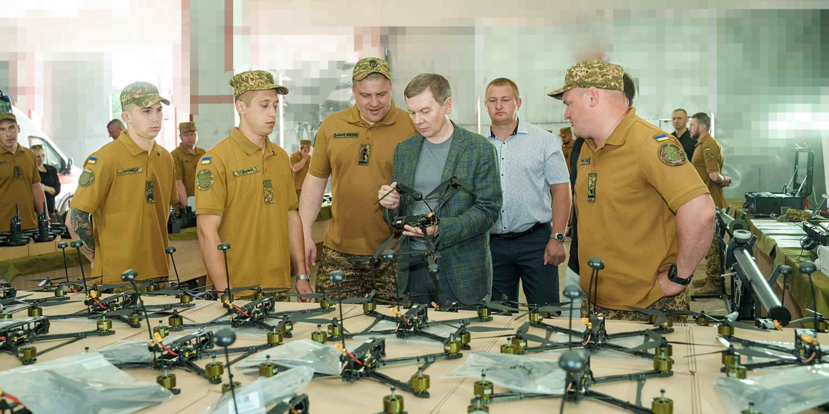 Вінницьким нацгвадійцям передали 100 FPV-дронів, бодікамери, РПГ та трактор для господарських потреб частини