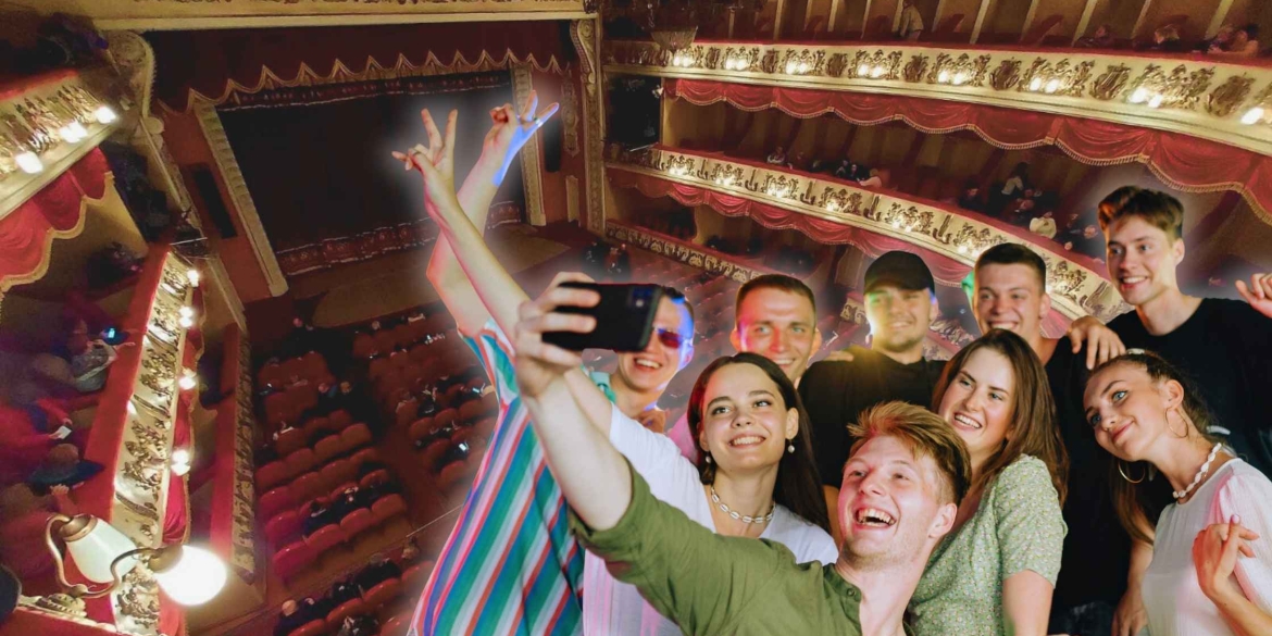 Вінницький драмтеатр потерпає від випускних фотосесій