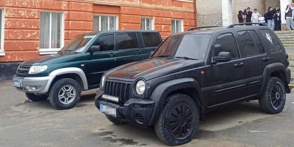 Вінницький ліцей передав два позашляховики та спорядження для ЗСУ після благодійного ярмарку