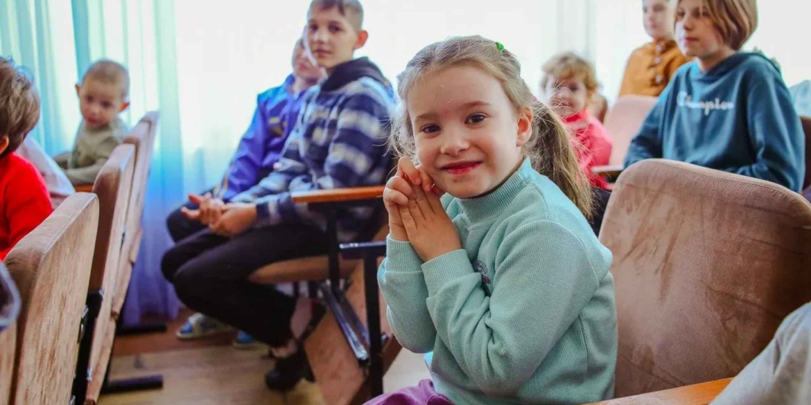 Вінницький митрополит привітав дітей, позбавлених батьківського піклування