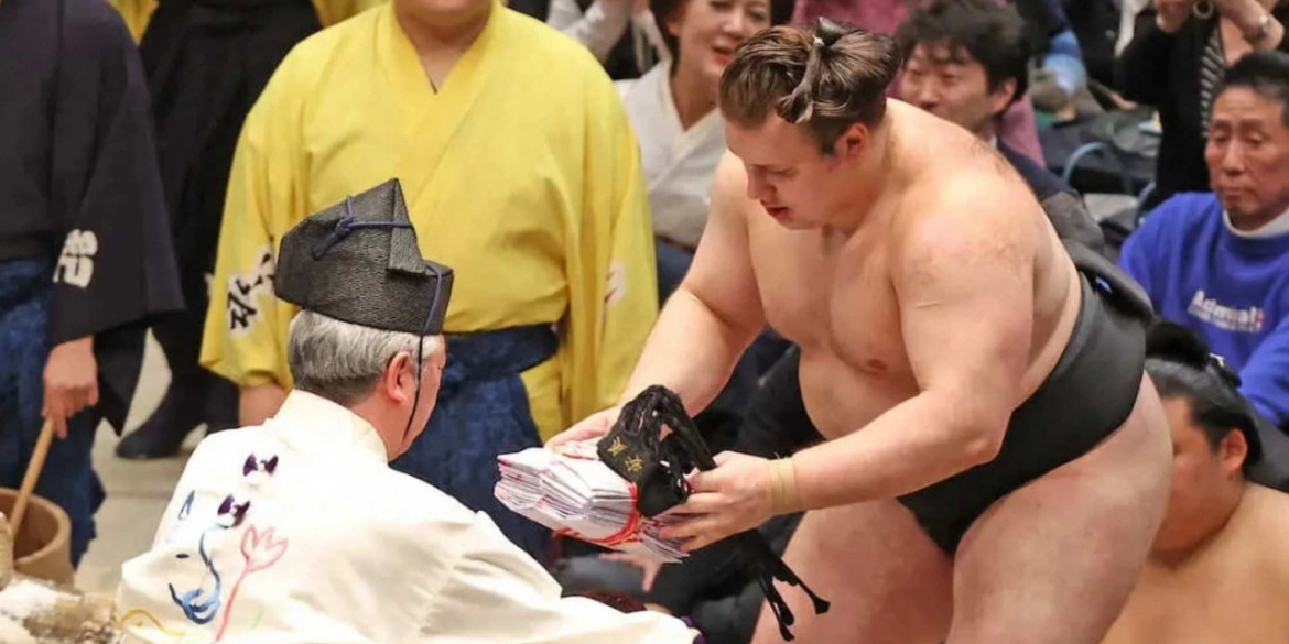 Вінницький сумоїст Аонішікі вдруге поспіль виграв Кубок Імператора