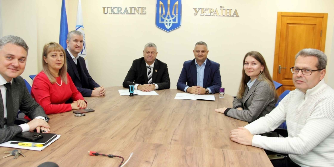 Вінницький виш співпрацюватиме з гофрокомбінатом — підписали договір