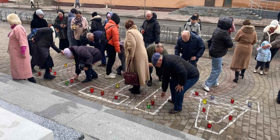 Вінниця долучилась до мирної акції в День пам’яті жертв авіаудару в Маріуполі