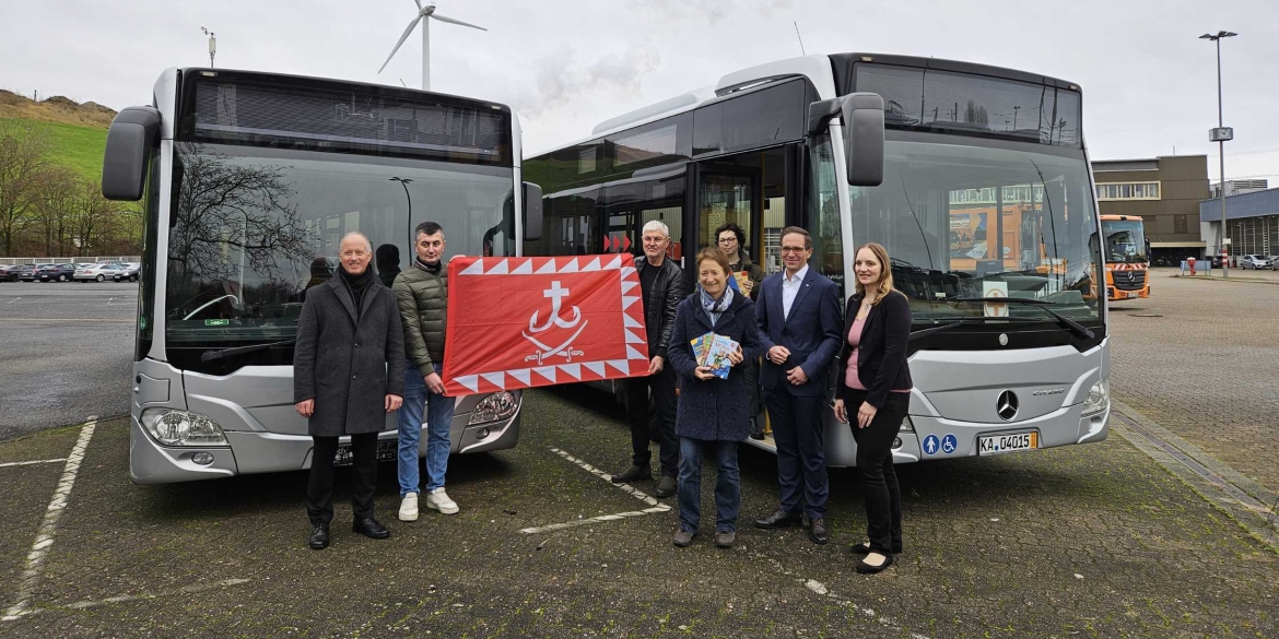 Вінниця отримала від Карлсруе сучасні автобуси та медичну допомогу