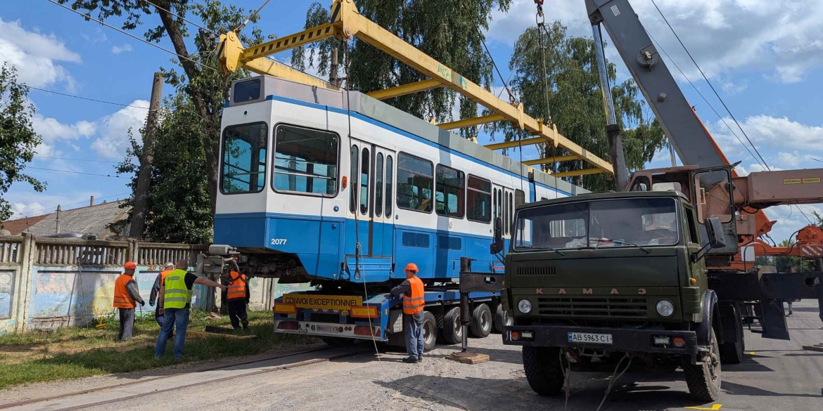 Вінниця отримала зі Швейцарії черговий трамвай Tram-2000 