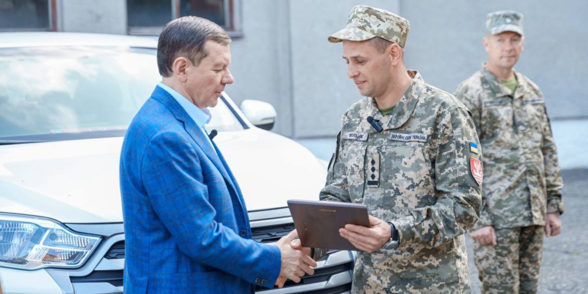 Вінниця передала автівки та генератор Військовій службі правопорядку