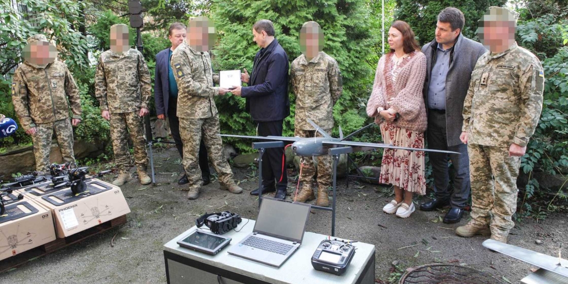 Вінниця передала БпЛА та FPV-дрони 101-му вінницькому полку зв’язку