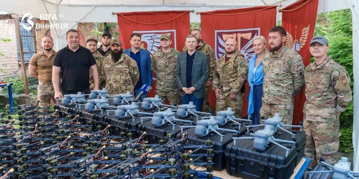 Вінниця передала п'яти бригадам 500 FPV-дронів та 25 квадрокоптерів Matrice 4E