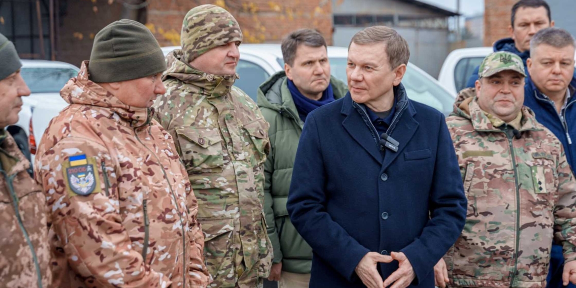 Вінниця передала шість позашляховиків трьом військовим частинам