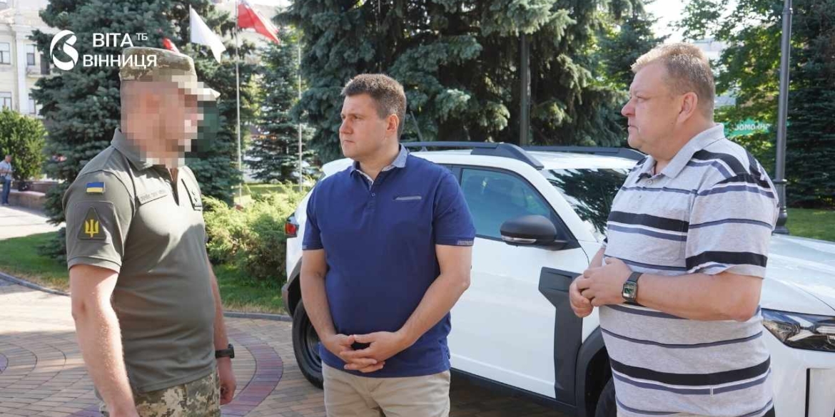 Вінниця передала військовим Повітряних Сил новий Renault Duster