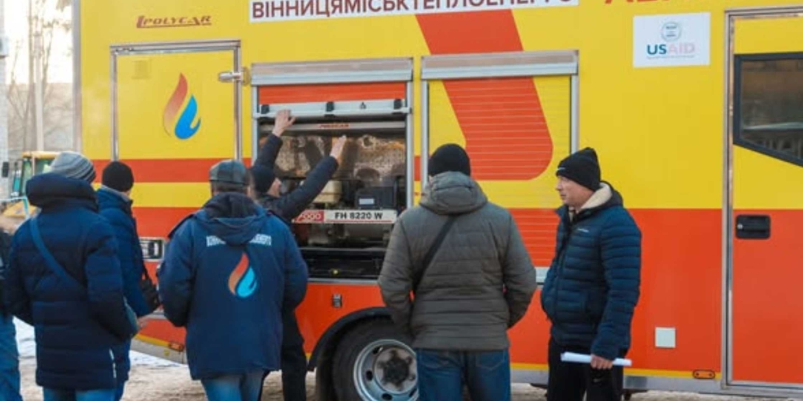 Вінниця відправила до Києва ремонтні бригади тепловиків