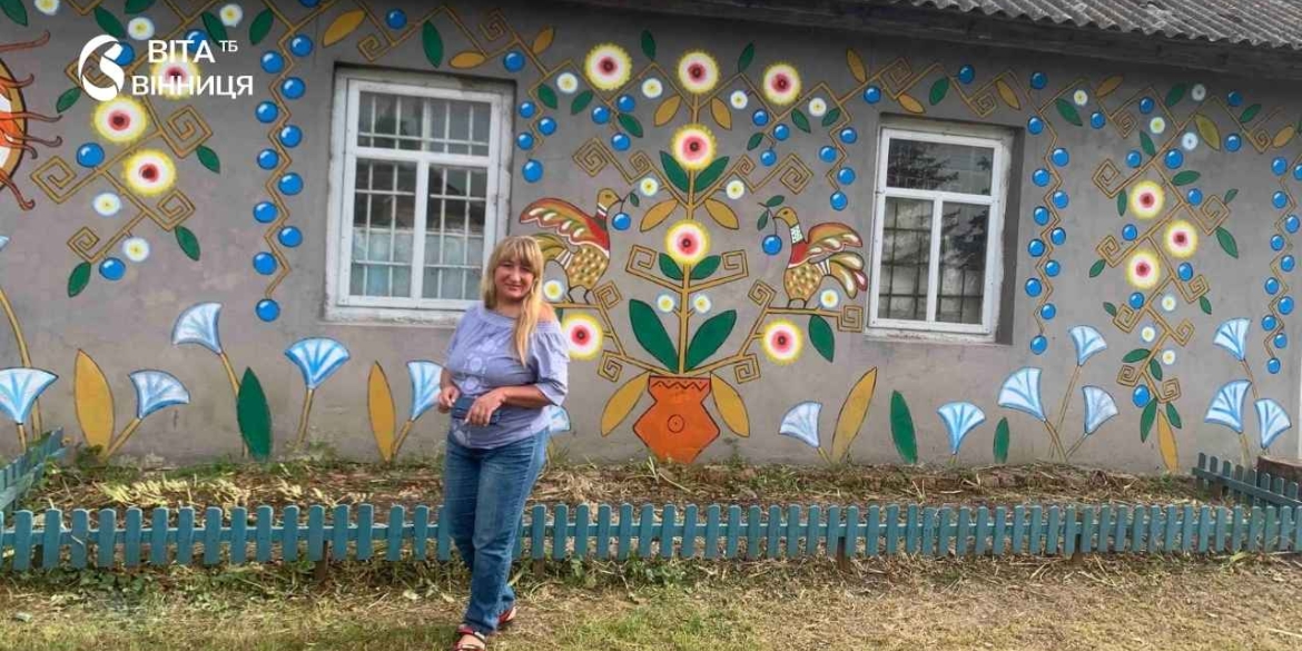 Вісім майстрів розписали стіни села на Шаргородщині знову пройшла «Мальована хата»