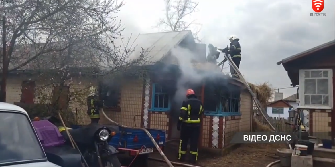 Витягли з палаючої кухні: в селі Сутиски ледь не згоріла пенсіонерка