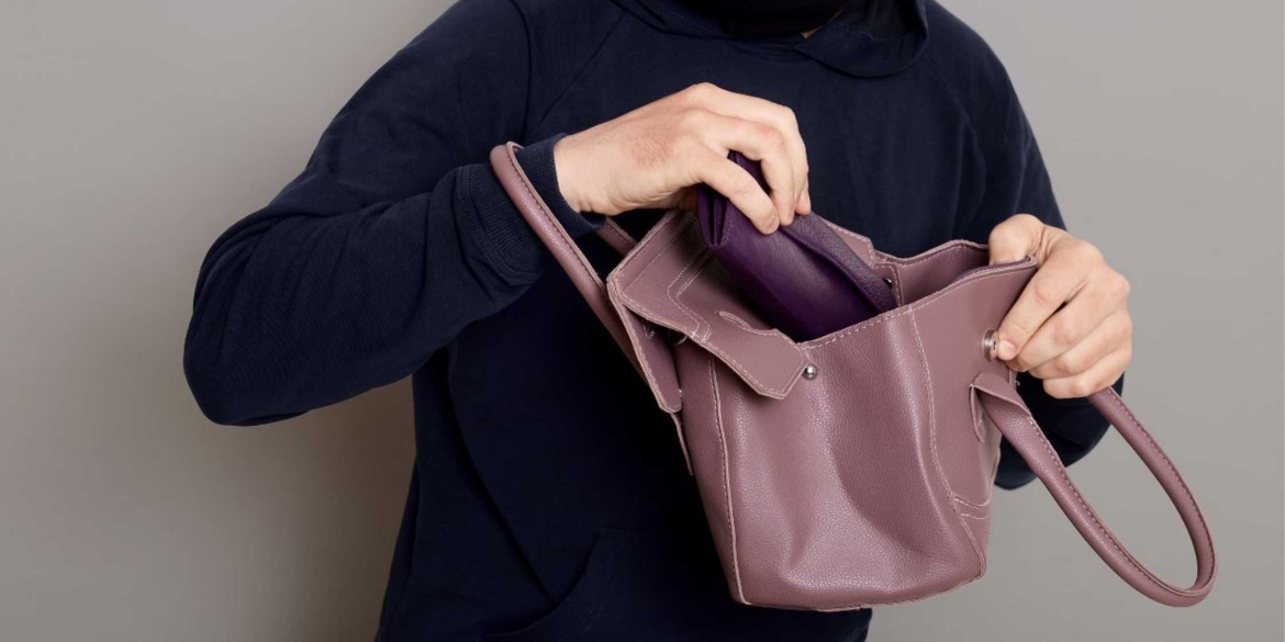 Вкрав сумку у 13-річної дитини – у Вінниці розшукали зловмисника