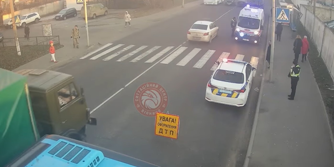 Водій буса у Вінниці збив чоловіка на пішохідному переході