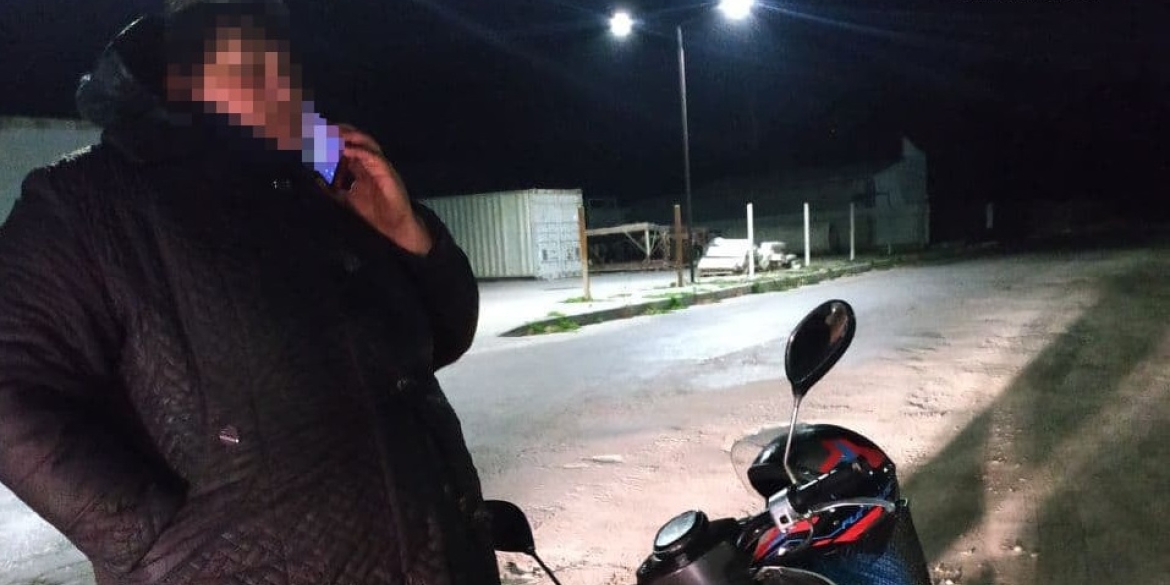 Без прав та напідпитку: в Якушинцях зупинили водійку мопеда