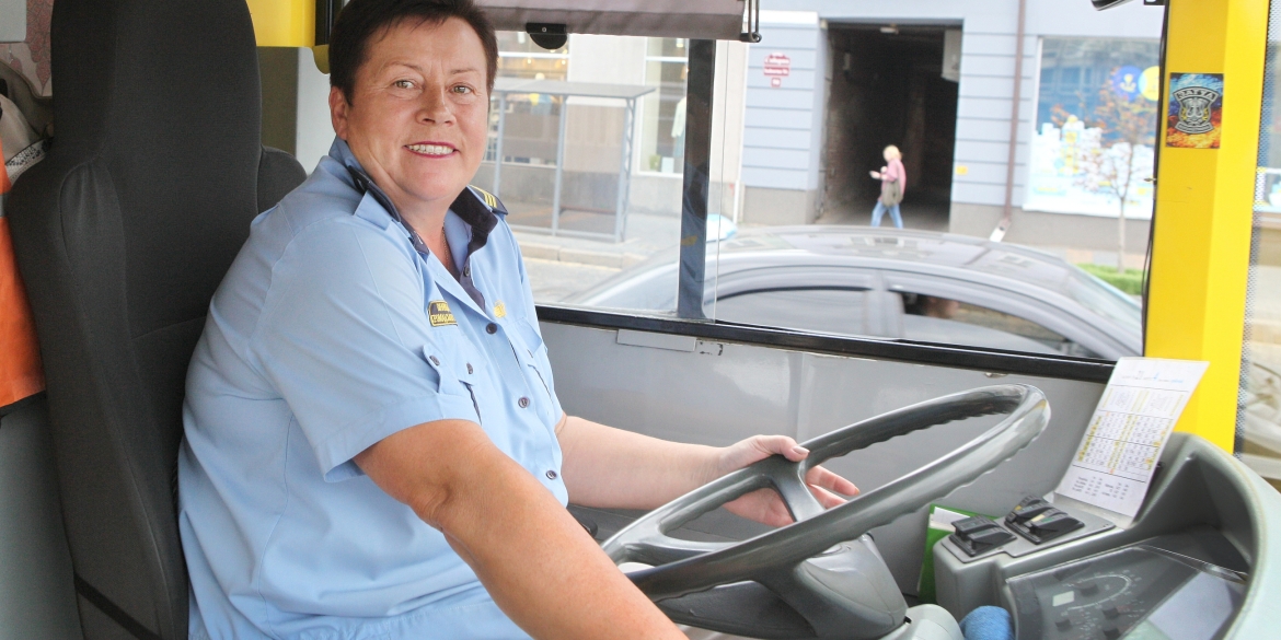 Водійка вінницького автобуса повернула пасажирці загублений “скарб”