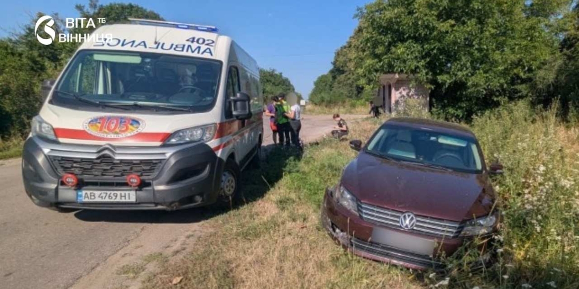 Водійка Volkswagen виїхала на узбіччя та збила пішохода на Вінниччині